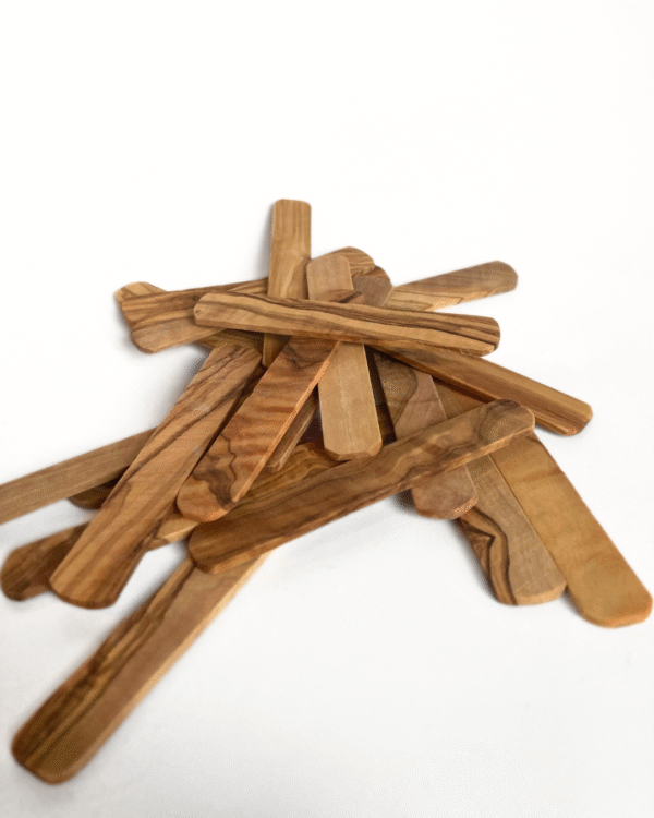 Crème spatel van olijfhout