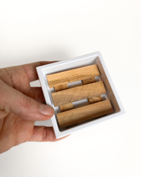 Zeepschaal met inleg van olijfhout