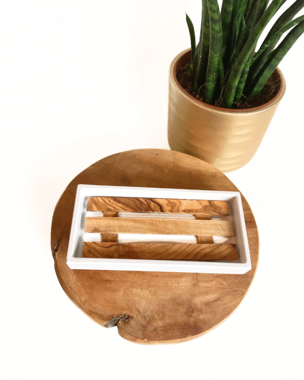 Zeepschaal met inleg van olijfhout