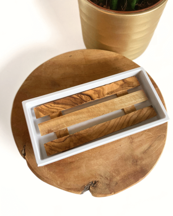 Zeepschaal met inleg van olijfhout